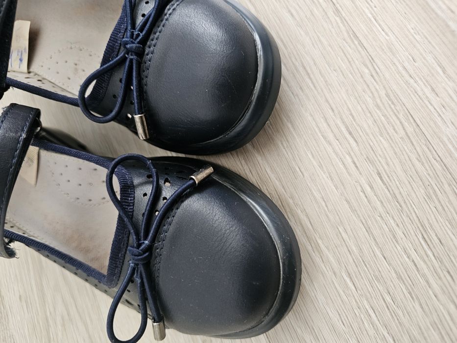 Продам туфли на девочку