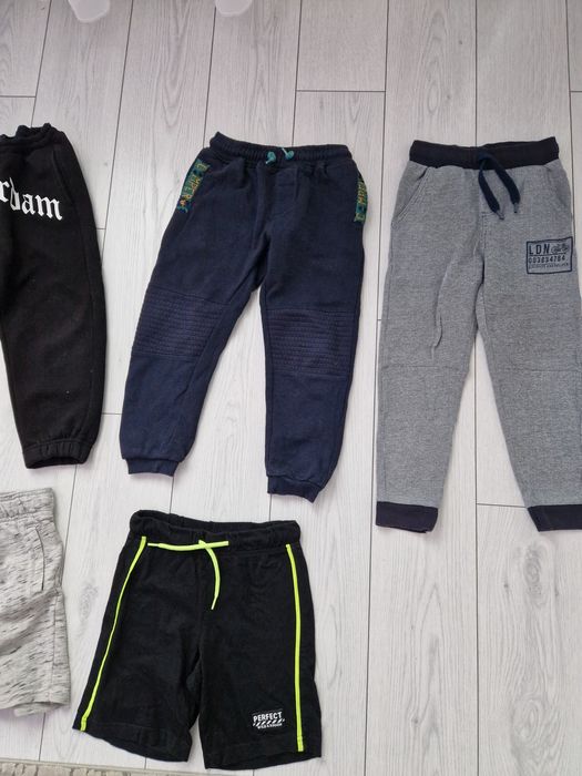 Lot haine mărimea 110-116