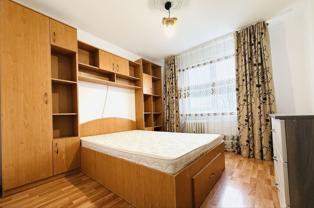 Particular vand apartament 3 camere langa Podul Grant