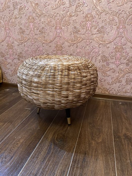 Пуфик плетеный на каркасе