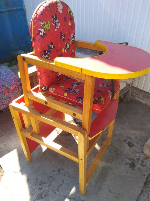 Продам детскии стул