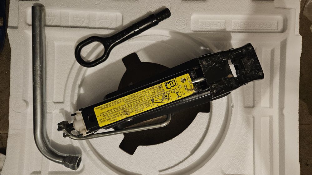 Cric, coarba si cui tractare VW Golf 5, 6