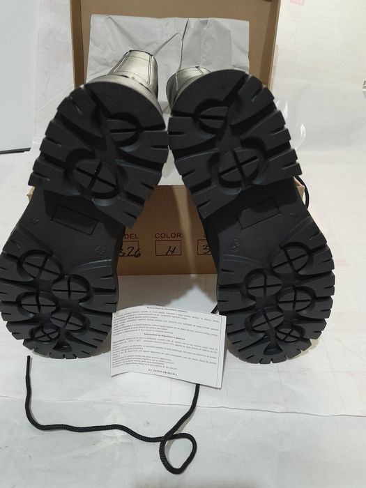 Bocanci noi in cutie din piele masura 37