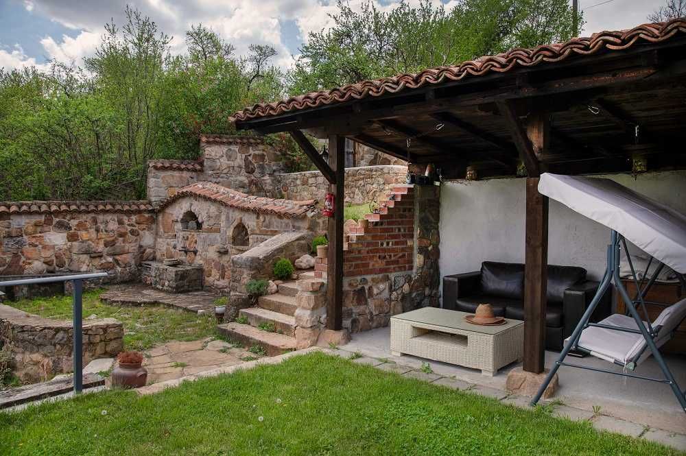 Продава хубав имот на 35 км. от София в с. Макоцево