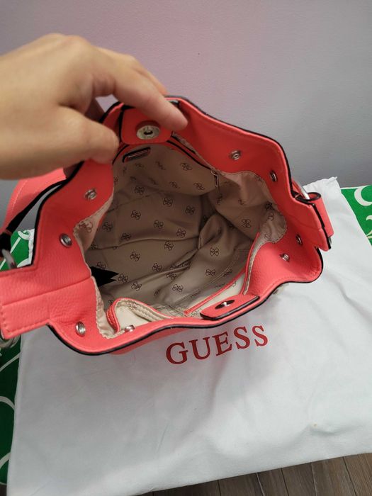 Vand geanta Guess noua fara eticheta