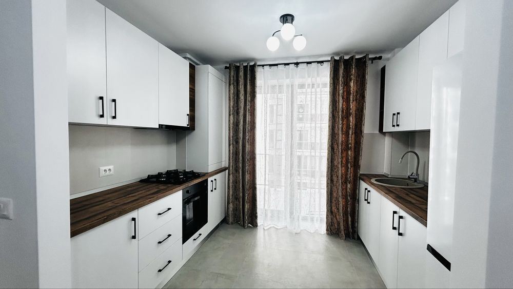 2 camere Titan Hils Titanium-Nicolae Teclu