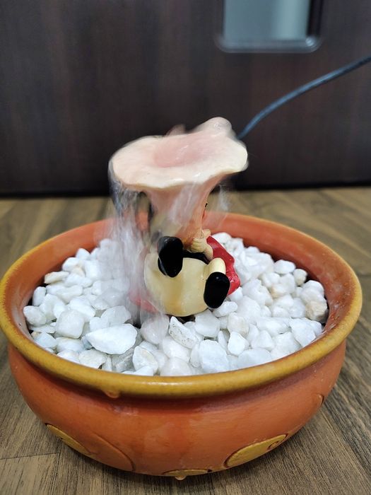 Fântână decorativă de interior cu buburuză