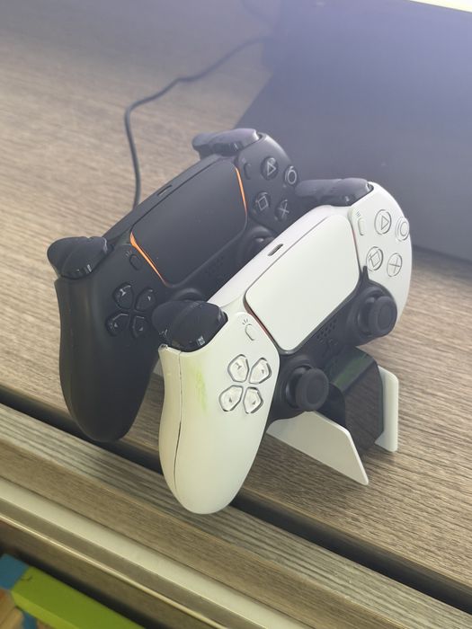 Playstation 5 statie incarcare manete FC26