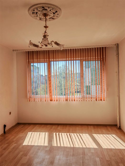 Продавам двустаен апартамент в кв. Деленките с. Айдемир