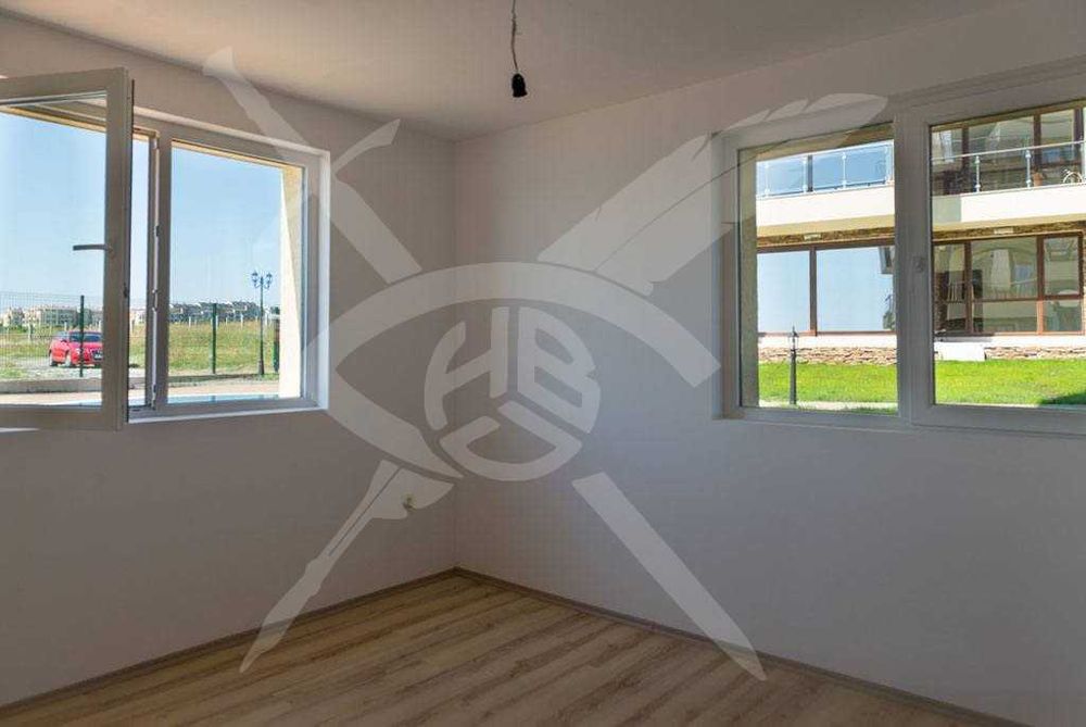 Продава се Тристаен апартамент в Черноморец - 87 кв.м за 906 €/кв.м - Снимка #1