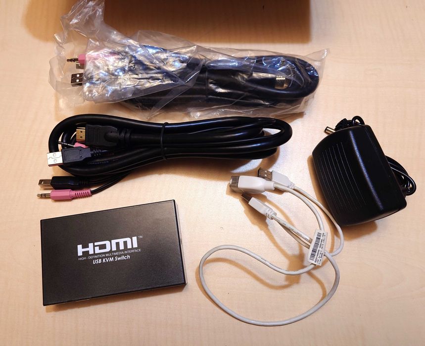 HDMI KVM Switch суич за 2 компютъра към 2 монитора USB
