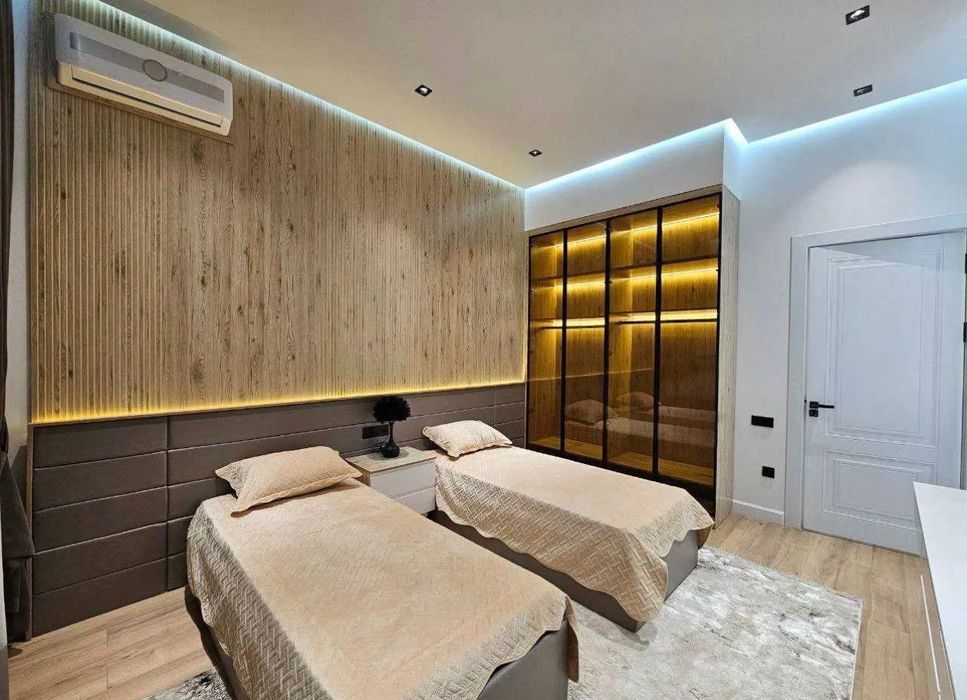 Улица Тараса Шевченко и Сдается 4-х комнатная квартира