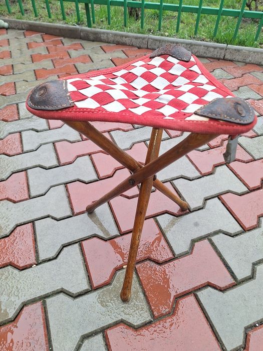 Vând  scaun pentru  pescari vintage ( vezi foto )