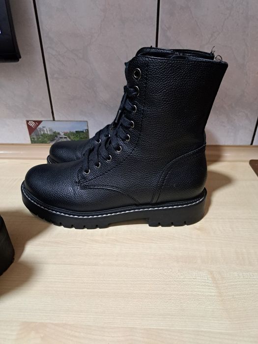 Ghete dama ,,unele piele naturala ,altele imitatie piele de calitate,m