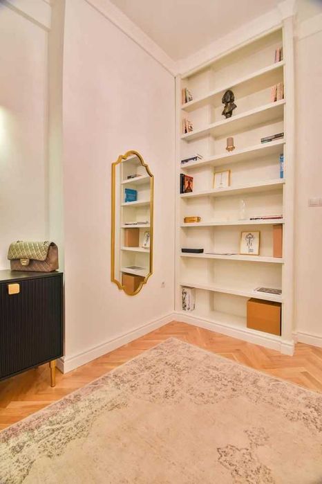 Дава се под наем Двустаен апартамент в София, Център - 70 кв.м за 750 € - Снимка #2