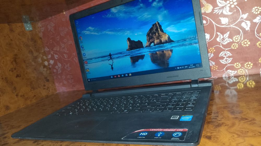 Noutbuk Lenovo sotiladi