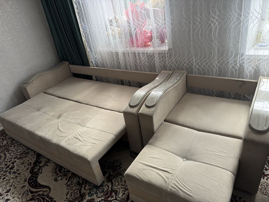 Диван, кресло и подушки