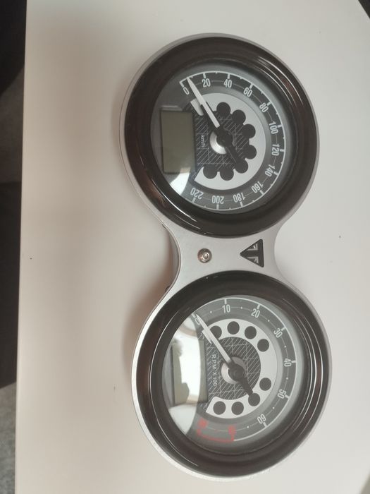 Bord pentru Triumph Speed Twin