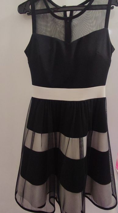 Официална, черно бяла рокля