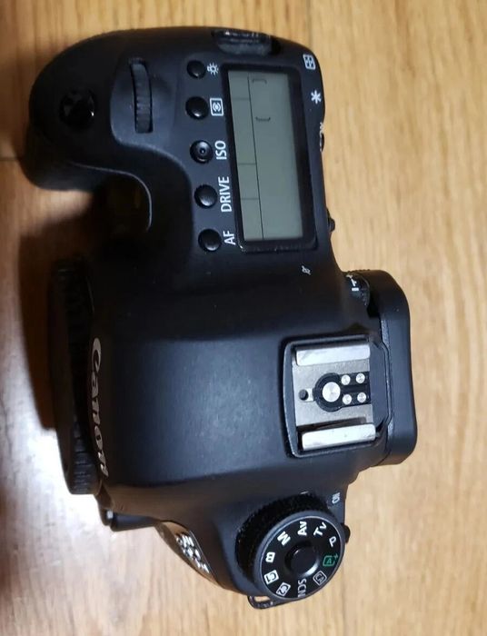 DSLR Canon 6D body