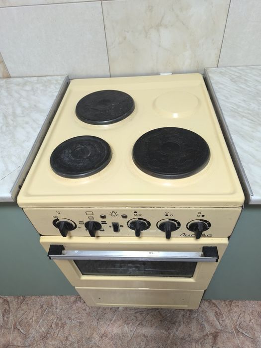 Продам электрическую плиту Лысьва.