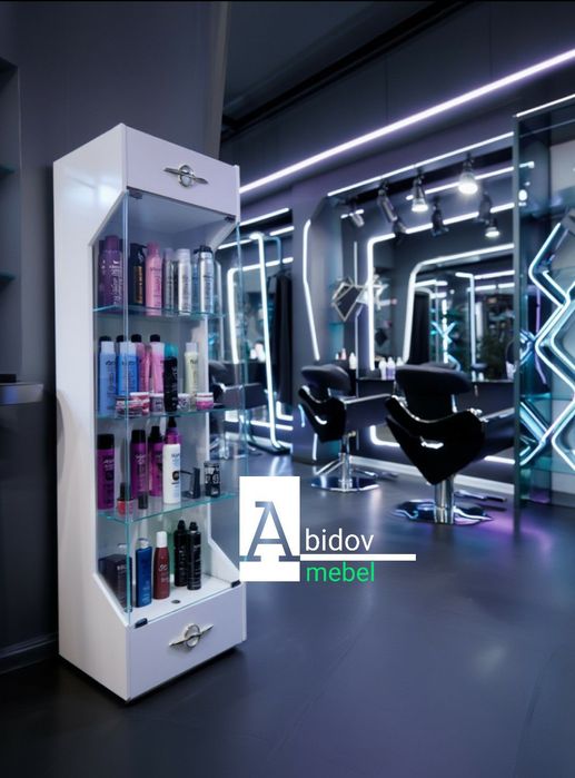 Витрина Hi-Tech для салона красоты / магазина профессиональной космети