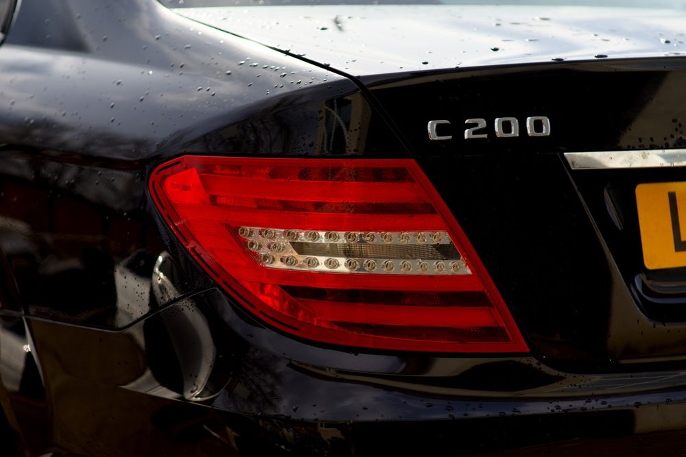 Stop atanga dreapra Mercedes C W204 facelift led far aripa capota gril