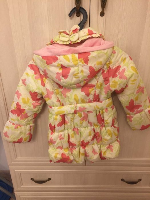 Продам - куртки на девочку