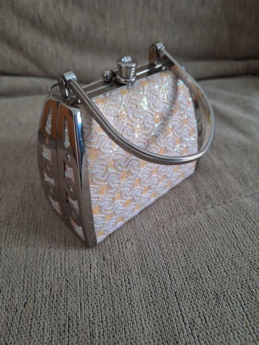 Poseta tip clutch - bej cu sclipici