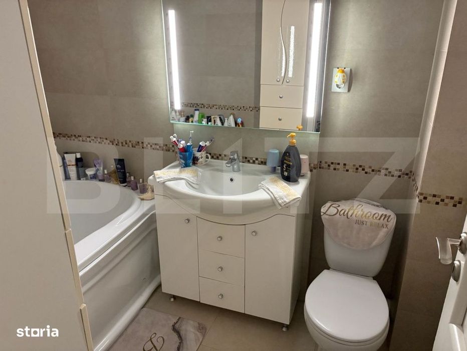 Apartament semidecomandat cu 3 camere, 60 mp, garaj, zona Porii