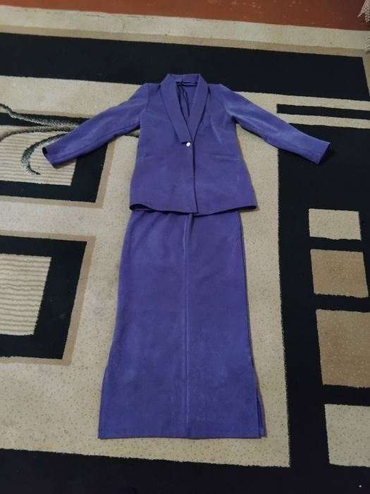 Ayollar uchun Kastyum yubka sotiladi