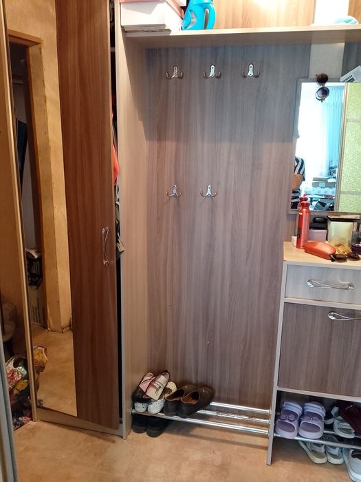 Продам.  Прихожку