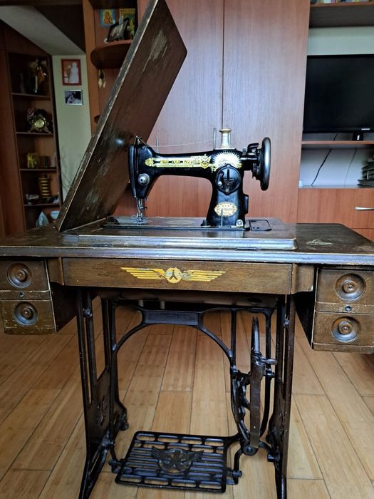 Продам швейную машинку