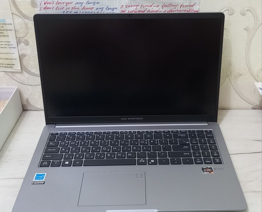 Asus Expertbook noutbook Ryzen 5 7535 HS kuchli 8/512