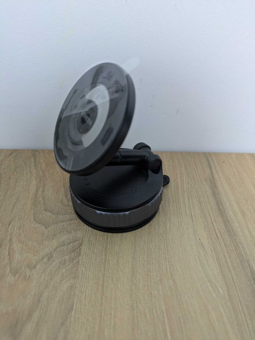 Suport telefon pentru mașină cu prindere vacuum