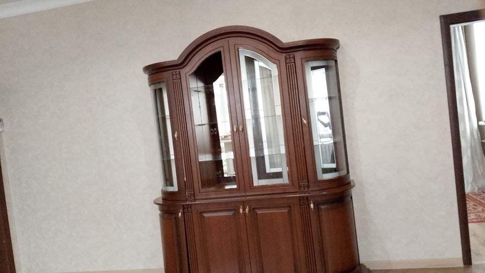 Сервант без одного стекла