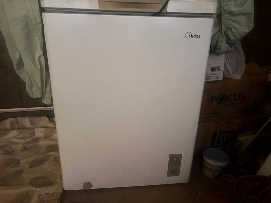 Продаётся морозильник Midea