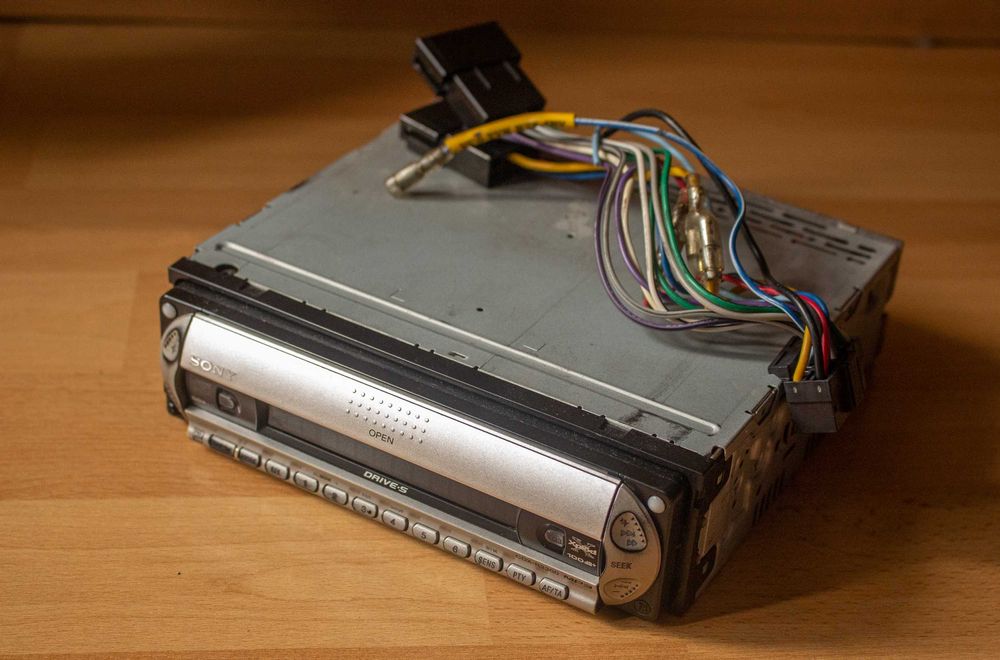 Sony CDX-R3300 радио и CD плеър