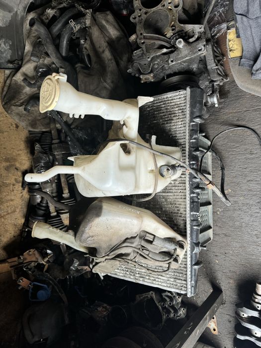 Mitsubishi каризма бачок омывателя