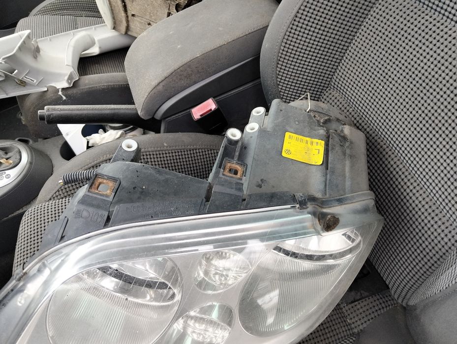 Fauri/ far  vw Touran 2005