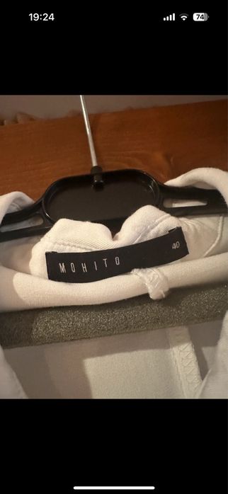 Camasa alba purtata o singura data