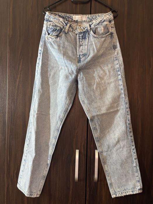 Различни марки дънки