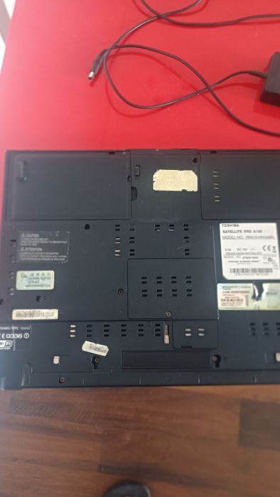 Procesor: Intel Core Duo T2050 - 1.6GHz (x2), 533MHz FSB, 2MB L2 Cache