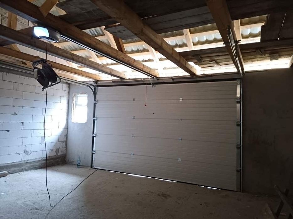 Usa de garaj secționala