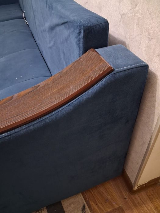 продам синий диван