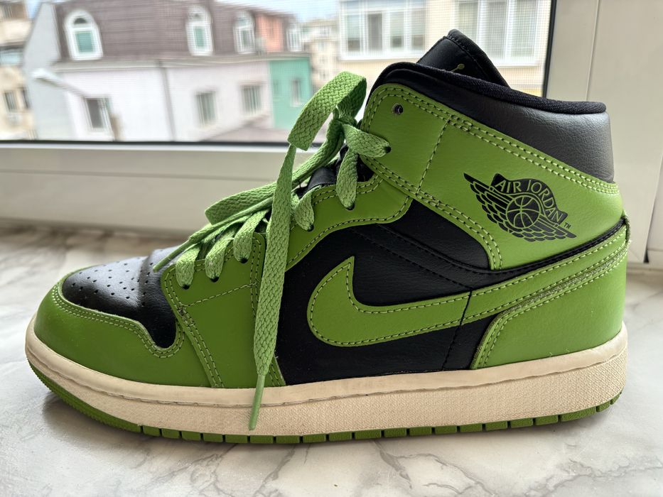 Jordan 1 Mid “Altitude Green”