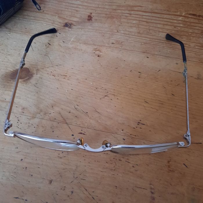 Продавам  згаваеми очила +1.5д