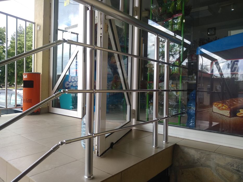 Алуминиев парапет с три струни.