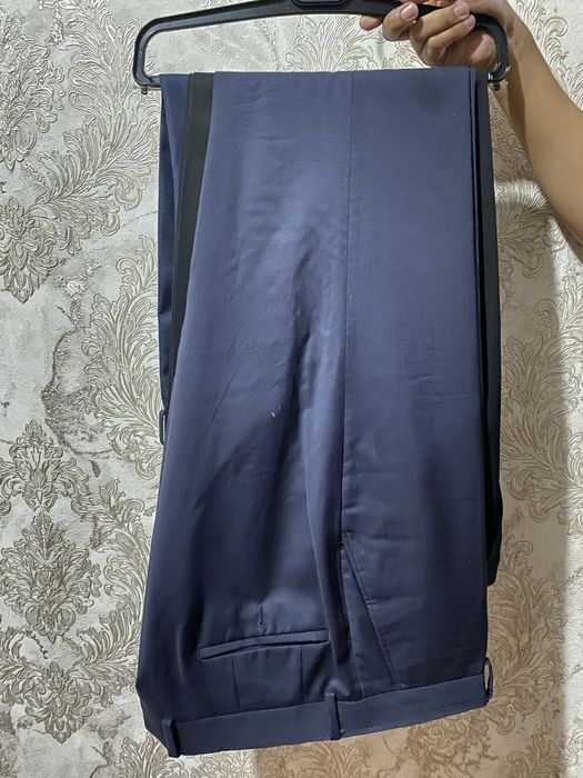 Продам костюм+3 брюки