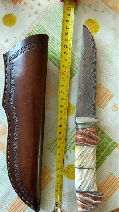 Уникален нож от дамасков ламинат